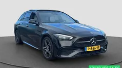 Zwart (metallic) Gebruikt 2022 Mercedes C300 AMG Stationwagen | € 36.490 (Eerlijke prijs)