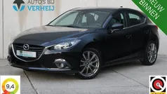 Zwart Gebruikt 2016 Mazda 3 Sedan | € 14.350 (Eerlijke prijs)