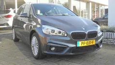 Grijs, metallic lak Gebruikt 2017 BMW 218 Executive Stationwagen | € 19.950 (Eerlijke prijs)