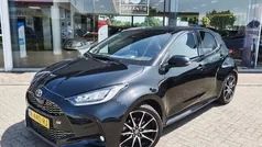 Zwart Gebruikt 2022 Toyota Yaris Premium Hatchback | € 25.995 (Eerlijke prijs)