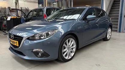Blauw Gebruikt 2016 Mazda 3 Hatchback | € 14.850 (Eerlijke prijs)