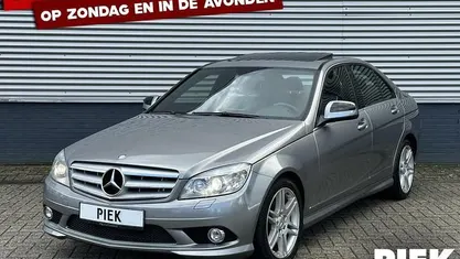 Grijs, metallic lak Occasion 2009 Mercedes C350 Avantgarde Sedan | € 11.999 (Eerlijke prijs)