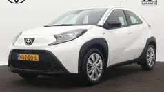 Wit Gebruikt 2025 Toyota Aygo Play Hatchback | € 19.950 (Eerlijke prijs)