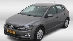 Grijs, metallic lak Gebruikt 2018 VW Polo Comfortline Hatchback | € 14.950 (Eerlijke prijs)