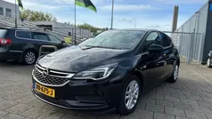 Zwart Gebruikt 2017 Opel Astra Edition Hatchback | € 7.249 (Eerlijke prijs)