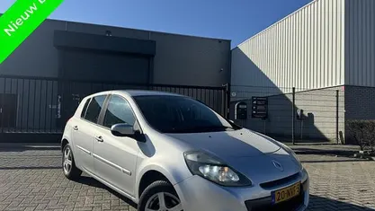 Occasion Renault Clio II Collection 75 PK (55 kW) 2010 Hatchback