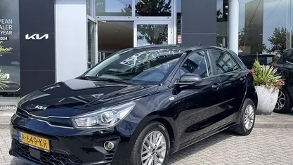 Zwart Gebruikt 2022 Kia Rio Hatchback | € 17.950 (Eerlijke prijs)