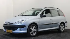 Grijs (metallic) Gebruikt 2002 Peugeot 206 Stationwagen | € 899 (Eerlijke prijs)