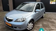 Blauw Gebruikt 2004 Mazda 2 Exclusive MPV | € 2.295 (Eerlijke prijs)
