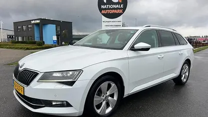 Wit Gebruikt 2018 Skoda Superb Business Line Stationwagen | € 12.000 (Super prijs)