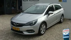 Grijs, metallic lak Gebruikt 2021 Opel Astra Edition Stationwagen | € 12.980 (Goede deal)