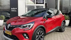 Rood (metallic) Gebruikt 2023 Renault Captur R.S. SUV | € 25.950 (Eerlijke prijs)