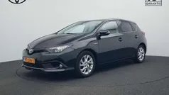 Zwart metallic Gebruikt 2018 Toyota Auris Hatchback | € 17.480 (Eerlijke prijs)