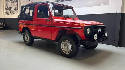 Rood Occasion 1981 Mercedes 230 Cabriolet | € 59.900