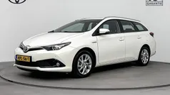 Wit Gebruikt 2016 Toyota Auris Touring Sports Limited Stationwagen | € 17.945 (Eerlijke prijs)