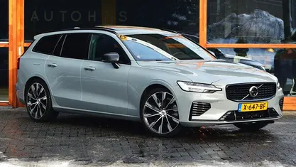 Grijs Occasion 2023 Volvo V60 Plus Stationwagen | € 39.450 (Eerlijke prijs)