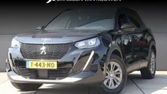 Zwart Gebruikt 2023 Peugeot e-2008 Style SUV | € 22.885 (Eerlijke prijs)