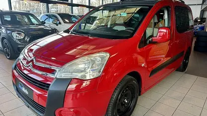 Rood Occasion 2011 Citroën Berlingo MPV | € 6.949 (Eerlijke prijs)