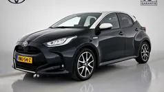 Zwart Gebruikt 2020 Toyota Yaris Hybrid Executive Hatchback | € 21.450 (Eerlijke prijs)