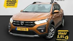 Oranje (metallic) Gebruikt 2022 Dacia Sandero Essentiel Hatchback | € 13.950 (Eerlijke prijs)