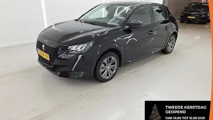 Zwart Gebruikt 2023 Peugeot e-208 Active Hatchback | € 15.725 (Super prijs)