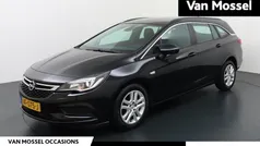 Zwart Gebruikt 2017 Opel Astra Edition Stationwagen | € 11.940 (Eerlijke prijs)