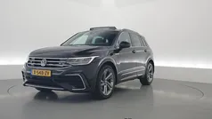 Zwart Gebruikt 2023 VW Tiguan R-line SUV | € 39.900 (Eerlijke prijs)