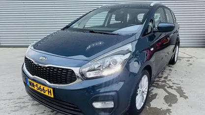 Blauw Occasion 2017 Kia Carens First Edition MPV | € 15.650 (Eerlijke prijs)
