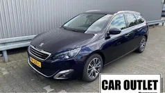 Blauw, metallic lak Gebruikt 2017 Peugeot 308 Premium Stationwagen | € 8.750 (Goede deal)