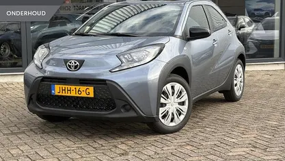 Grijs Occasion 2025 Toyota Aygo X Play SUV | € 20.950 (Eerlijke prijs)