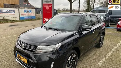 Occasion 2025 Suzuki Vitara Style SUV | € 29.950 (Eerlijke prijs)