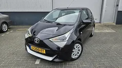 Zwart Gebruikt 2020 Toyota Aygo X-play Hatchback | € 10.999 (Eerlijke prijs)