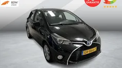 Zwart Gebruikt 2015 Toyota Yaris Hybrid Hatchback | € 11.950 (Eerlijke prijs)