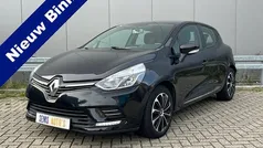 Zwart Gebruikt 2018 Renault Clio IV Zen Hatchback | € 6.450 (Eerlijke prijs)