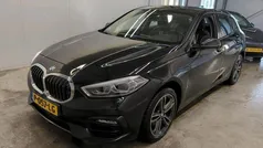 Zwart Gebruikt 2022 BMW 118 Efficient Dynamics Hatchback | € 21.850 (Eerlijke prijs)