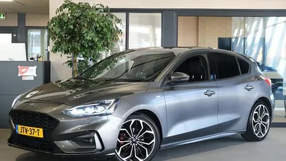 Grijs Occasion 2018 Ford Focus ST-Line Hatchback | € 15.950 (Eerlijke prijs)