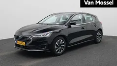 Zwart Gebruikt 2022 Ford Focus Titanium Hatchback | € 19.900 (Eerlijke prijs)