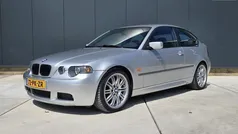 Grijs, metallic lak Gebruikt 2004 BMW 325 Executive Hatchback | € 6.740 (Eerlijke prijs)