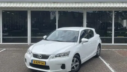 Wit Gebruikt 2013 Lexus CT200h Hatchback | € 8.749 (Eerlijke prijs)