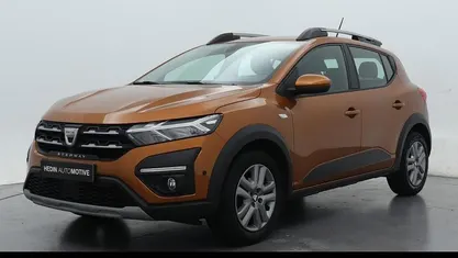 Oranje Gebruikt 2022 Dacia Sandero Essentiel Hatchback | € 14.945 (Eerlijke prijs)