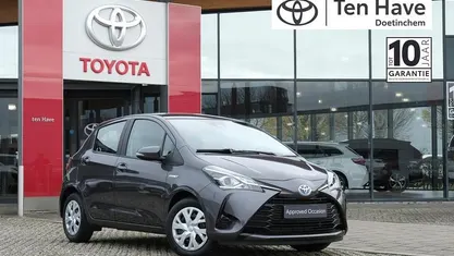 Grijs Occasion 2019 Toyota Yaris Hybrid Active Hatchback | € 16.300 (Eerlijke prijs)