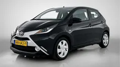 Gebruikt 2015 Toyota Aygo X-play Hatchback | € 8.950 (Eerlijke prijs)