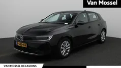Zwart Gebruikt 2022 Opel Astra Edition Hatchback | € 17.900 (Eerlijke prijs)