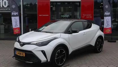 Wit Occasion 2023 Toyota C-HR Sport SUV | € 27.400 (Eerlijke prijs)