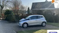Grijs Gebruikt 2015 Toyota Aygo X-play Hatchback | € 5.750 (Eerlijke prijs)