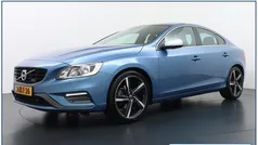 Blauw, metallic lak Gebruikt 2015 Volvo S60 R-Design Sedan | € 16.450 (Eerlijke prijs)