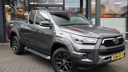 Grijs Occasion 2023 Toyota HiLux Pickup | € 44.995 (Super prijs)