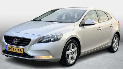 Grijs Gebruikt 2013 Volvo V40 Momentum Hatchback | € 11.750 (Eerlijke prijs)