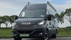 Zwart Gebruikt 2023 Iveco Daily Van | € 30.850 (Goede deal)