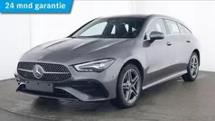 Grijs, metallic lak Gebruikt 2024 Mercedes CLA250 Shooting Brake AMG Stationwagen | € 39.950 (Eerlijke prijs)